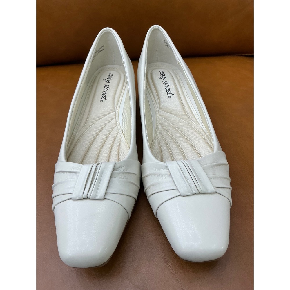 Easy Street Waive Pumps Womens 8 Bone Excellent Pleated Square Toe Kitten Heel - Picture 7 of 10